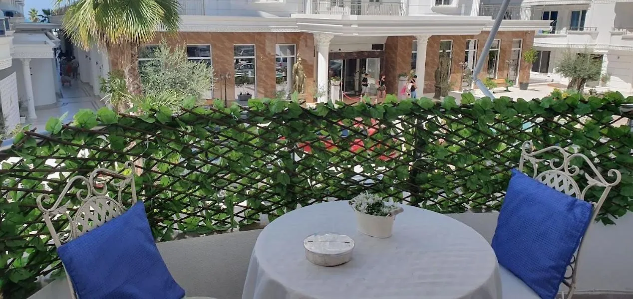 Deluxe Private Apartment Next To Grand Blue Fafa Resort Golem Голем